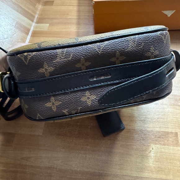 Tan/brown purse with box - Picture 14 of 15